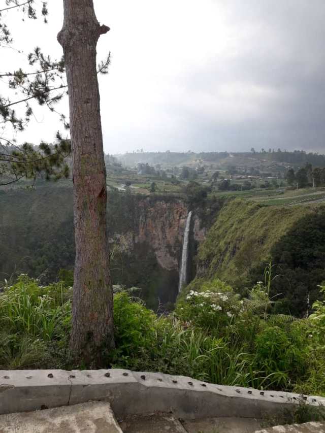 Blog01-Waterfall at Sipisopiso.jpg